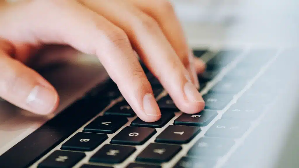 5 raisons d'engager une agence de communication et de développement Web