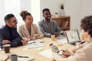 Optimisez la communication et la collaboration avec votre équipe grâce aux plateformes de travail en ligne