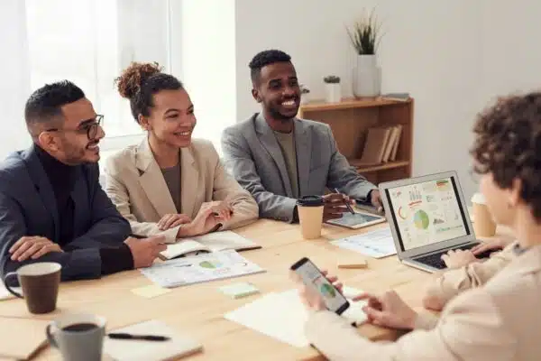 Optimisez la communication et la collaboration avec votre équipe grâce aux plateformes de travail en ligne