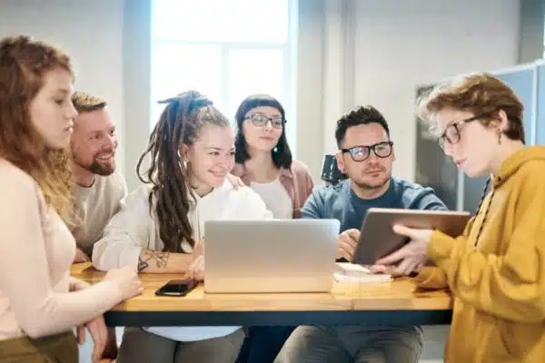 Améliorer la collaboration en temps réel grâce aux outils de gestion de projet en ligne