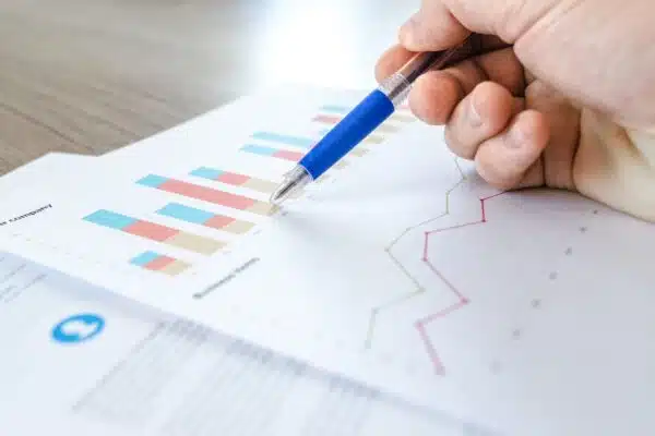 Maîtrisez les tableurs pour des calculs complexes et une analyse de données précise